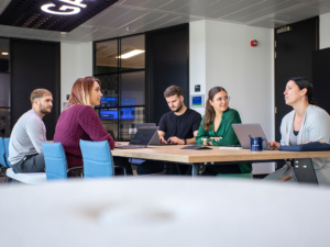 office-furniture-collaborative-table-agile-workplace