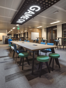 office-furniture-collaborative-table-agile-workplace