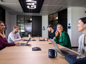 office-furniture-collaborative-table-agile-workplace