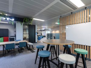 high-meeting-table-collaborative-furniture-agile-workplaces-poseur-height